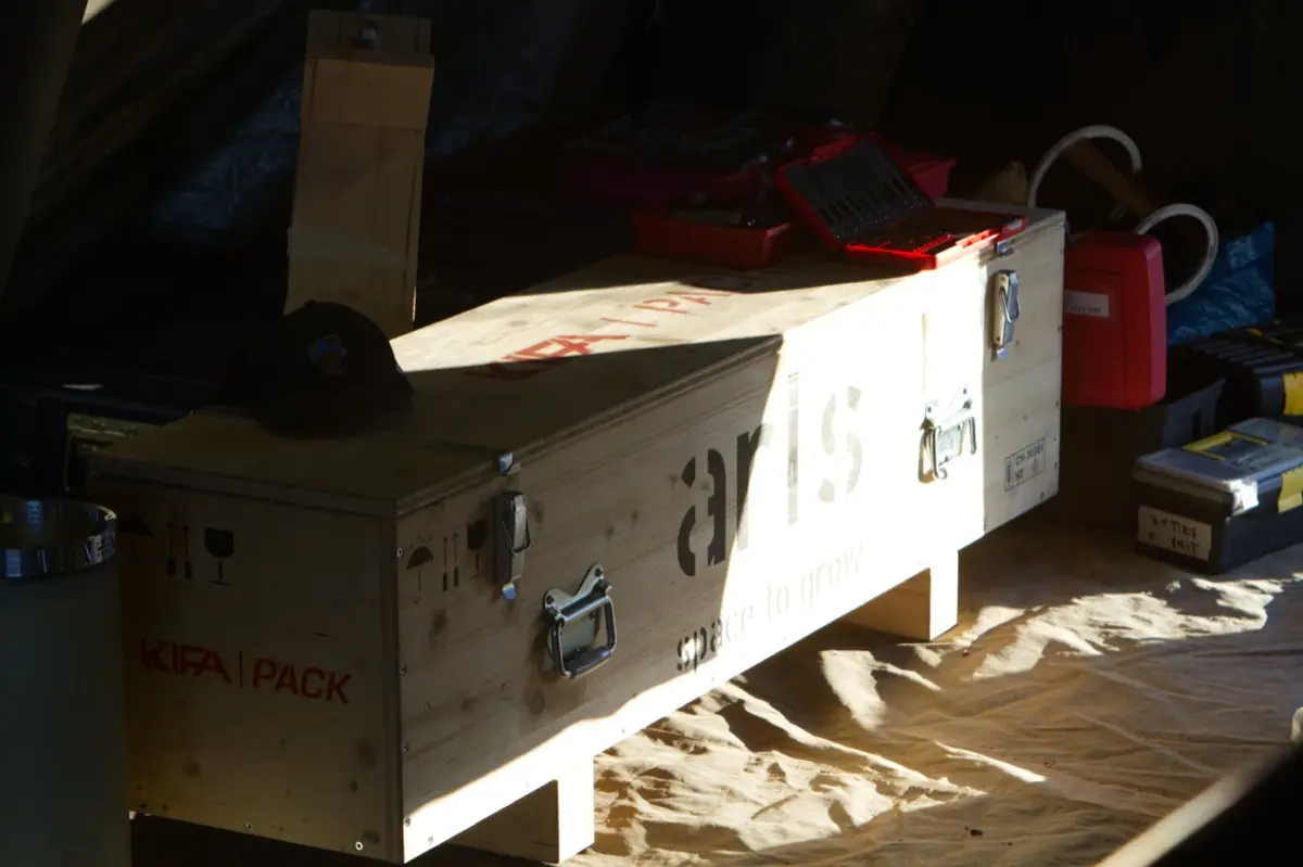 Pressurant bay and avionics bay transport box
